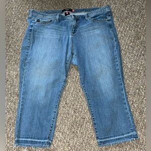 Torrid fringed bottom denim capri cropped Jeans size 22